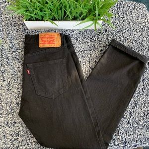 SOLD - Women’s Black Levi Jeans